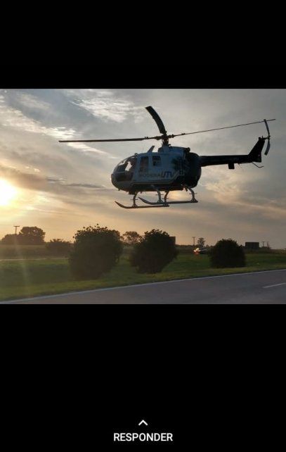 El helicóptero sanitario trasladó al conductor del Siena, que volcó.  