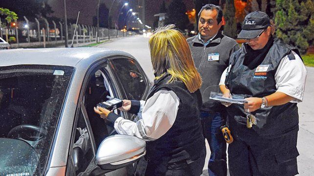 Test de alcoholemia. En Rosario se desarrollan gran cantidad de controles de consumo en las calles de la ciudad.