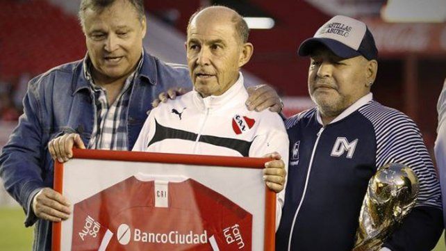 Maradona pidió que al estadio de Independiente le pongan Bochini