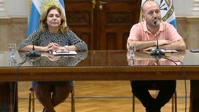 Sandra Martorano y Leonardo Caruana en la conferencia de prensa esta mañana