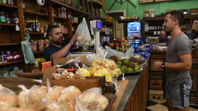 Almacenes, granjas y verdulerías, preferidas por el público.