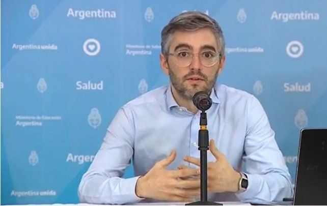 El infectólogo José Barletta dio recomendaciones para evitar el contagio del coronavirus por vía sexual, el viernes, a un mes del confinamiento obligado.