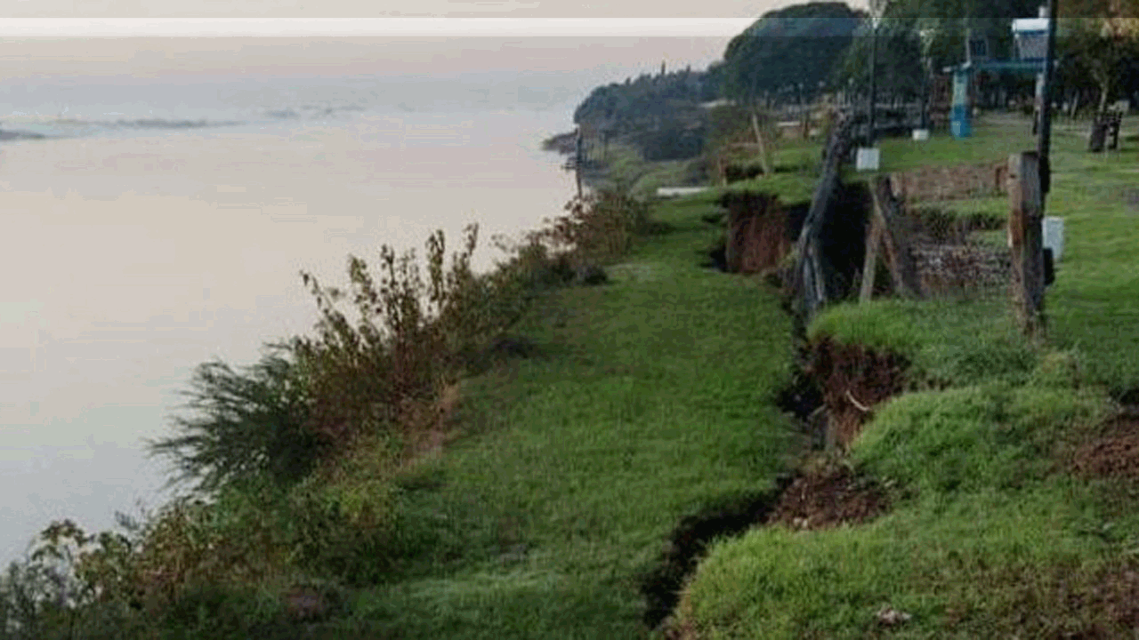 Se derrumbaron más de cien metros de barrancas en un paseo público en Puerto Gaboto