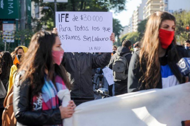 Los trabajadores se movilizaron por avenida Pellegrini, desde Mitre hasta Espa&ntilde;a.