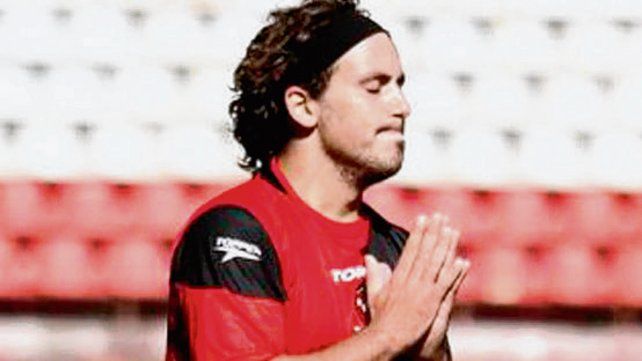 Fabbiani. El Ogro hubiese pasado a la historia rojinegra si convert&iacute;a el gol que fall&oacute; en el cl&aacute;sico en el Coloso luego de una sensacional jugada en la victoria leprosa por 1 a 0, en 2008.