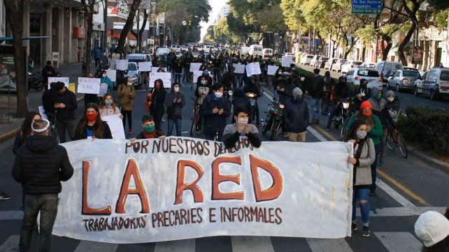 Los trabajadores precarizados marcharon esta ma&ntilde;ana por Pellegrini.