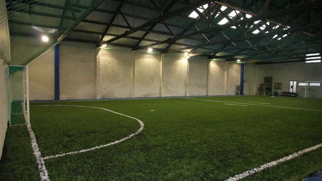 Los titulares de canchas de fútbol 5 pueden inscribirse para recibir la ayuda. Los titulares de canchas de fútbol 5 pueden inscribirse para recibir la ayuda.