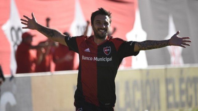 El sueño rojinegro. Nacho Scocco quedó a un paso de volver a ponerse la de Newell’s.