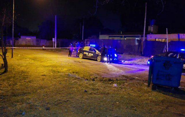 Matan a un joven y hieren a otro en un enfrentamiento a los tiros en Granadero Baigorria