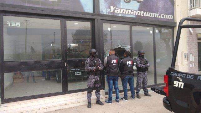 Una de las oficinas financieras allanadas por la policía en el marco de la pesquisa.