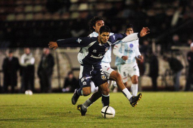 Javier Yacuzzi, autor del gol del triunfo en la primera final en el Coloso.  