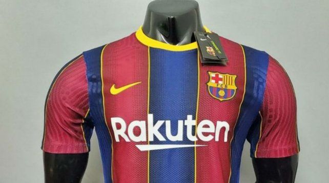 Retiran del mercado las nuevas camisetas de Barcelona porque destiñen
