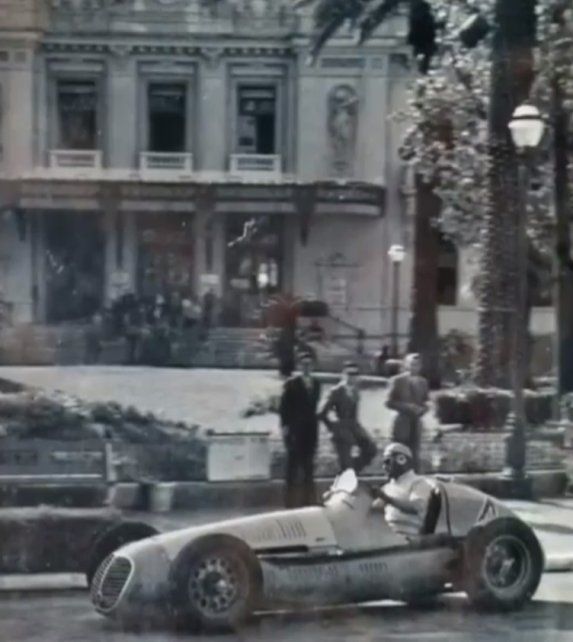 Una pasada de Pián por el Principado, con la Maserati número 4.