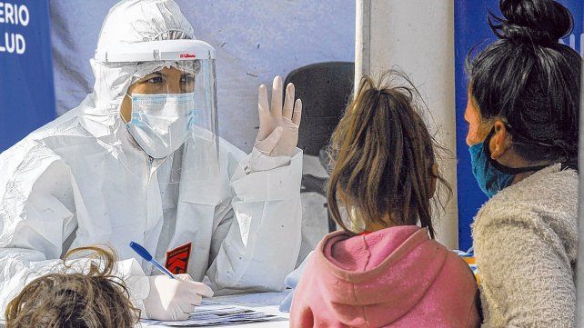 tareas de seguimiento. Buscan el hallazgo de casos positivos en diferentes puntos del territorio santafesino para ponerlos en aislamiento de inmediato.