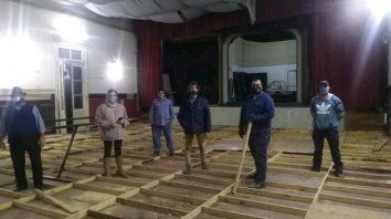 Las nuevas autoridades dentro de las abandonadas instalaciones. Las nuevas autoridades dentro de las abandonadas instalaciones.