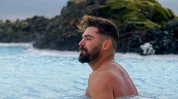 Islandia. Efron se sumerge en el agua geotermal de la Blue Lagoon. Islandia. Efron se sumerge en el agua geotermal de la Blue Lagoon.