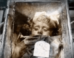 El misterioso caso de la momia de una niña que parpadea sin explicación