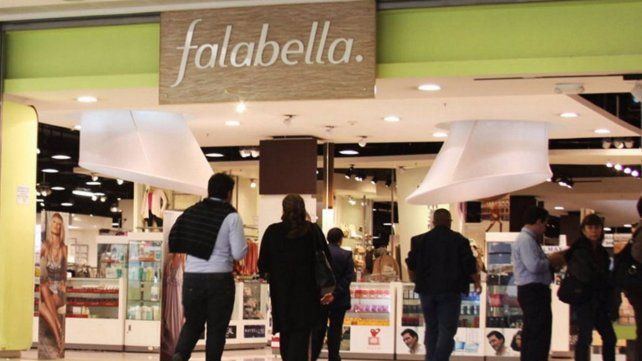 Falabella cierra cuatro sucursales y confirmó su salida del país