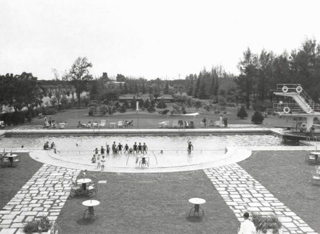 En 1936 se inaugura la pileta de La Dulce en el Country de Fisherton
