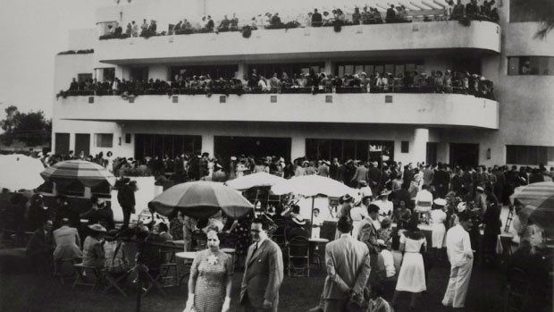 El emblem&aacute;tico edificio de &ldquo;La Dulce&rdquo; inaugurado en 1936,  frente a la principal pileta de nataci&oacute;n.
