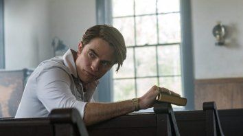 Robert Pattinson interpreta a un predicador que esconde muchos secretos. Robert Pattinson interpreta a un predicador que esconde muchos secretos.