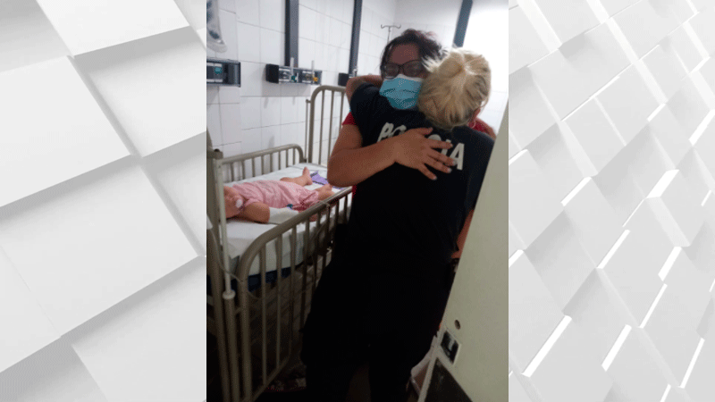 Video: el dramático momento en que dos policías le salvaron la vida haciendo RCP a una beba de 3 años