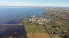 Avance. Las aguas amenazan el casco urbano de Melincué. Avance. Las aguas amenazan el casco urbano de Melincué.
