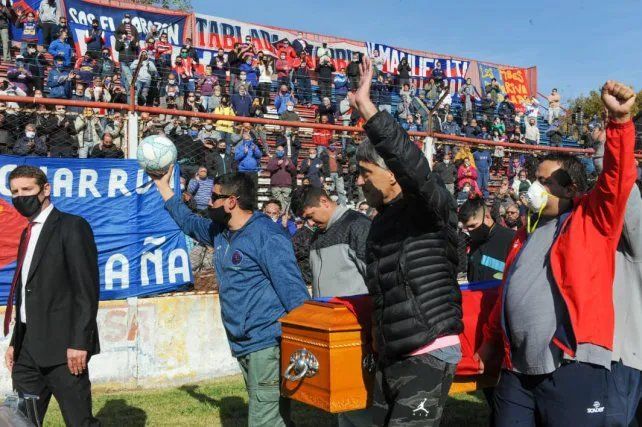 Una multitud despidió al Trinche Carlovich en Rosario | Carlovich ...