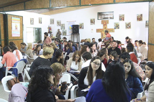 Compromiso. Más de 80 actores sociales de diferentes áreas asistieron al encuentro organizado en al barrio Gaucho Rivero.