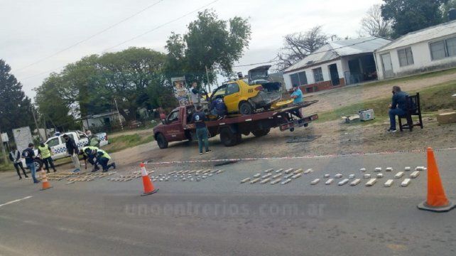 Llevaban casi 100 kilos de marihuana en un taxi chocado