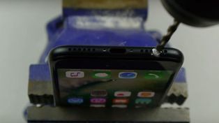 ¿Por qué los usuarios del iPhone 7 están perforando sus celulares?