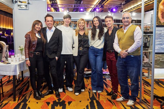 Alejandra Orozco, Gustavo Yanczewski, Joaquín, Andrea Cribb, Julia, Ignacio Antonioni y Marcelo Ballero  