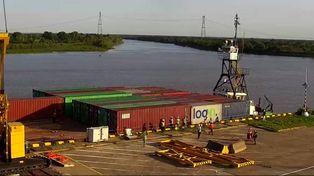 Santa Fe. La terminal de contenedores del puerto local comenzó a operar con la llegada de una barcaza.