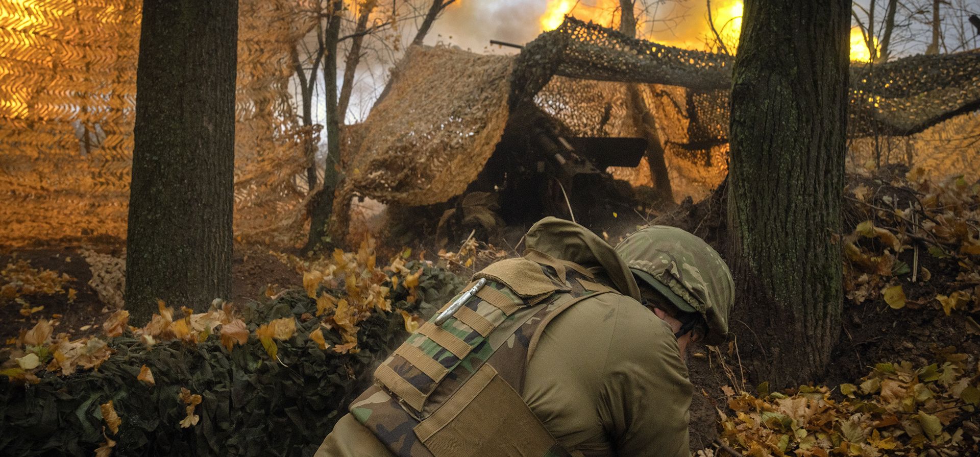 Un militar de la 13.ª Brigada de la Guardia Nacional de Ucrania dispara el cañón Giatsint-B hacia posiciones rusas cerca de Járkov, Ucrania, el miércoles 6 de noviembre de 2024. (Foto AP/Efrem Lukatsky) Un militar de la 13.ª Brigada de la Guardia Nacional de Ucrania dispara el cañón Giatsint-B hacia posiciones rusas cerca de Járkov, Ucrania, el miércoles 6 de noviembre de 2024. (Foto AP/Efrem Lukatsky)