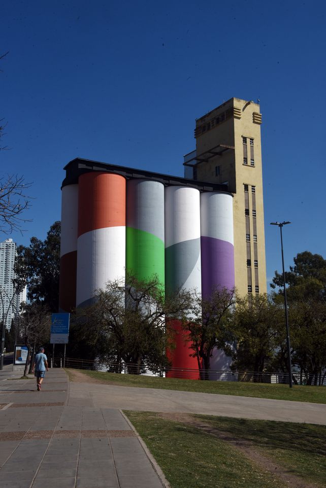 A pintar los silos: el Museo Macro empieza a cambiar de fachada