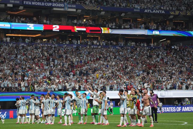 La selección argentina festejó ante los miles de hinchas presentes en Atlanta.