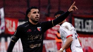 Pier Barrios llegó a la quinta amarilla y estará ausente en el partido que Colón jugará ante Chaco For Ever.