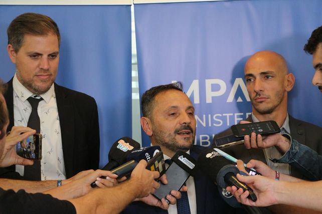 Los fiscales Patricio Saldutti y Adrián Spelta brindaron detalles de la investigación en una conferencia de prensa luego de la audiencia imputativa.
