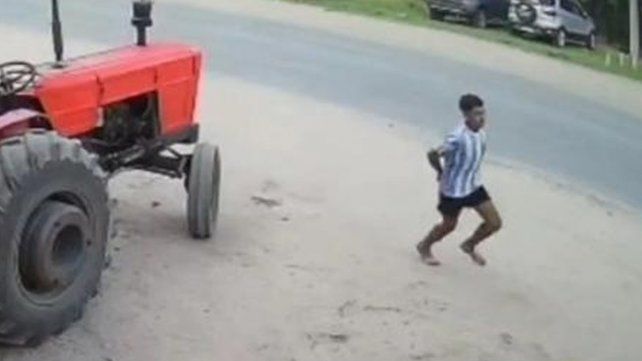 Insólito: escapó corriendo y esposado de una comisaría de Santo Tomé