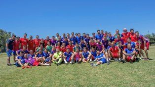 El poste de Unión con la foto final del plantel volvió a encender la mecha de un hincha cansado de la actual dirigencia.
