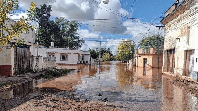 Decenas de familias debieron abandonar sus hogares tras una nueva escalada del río Uruguay.