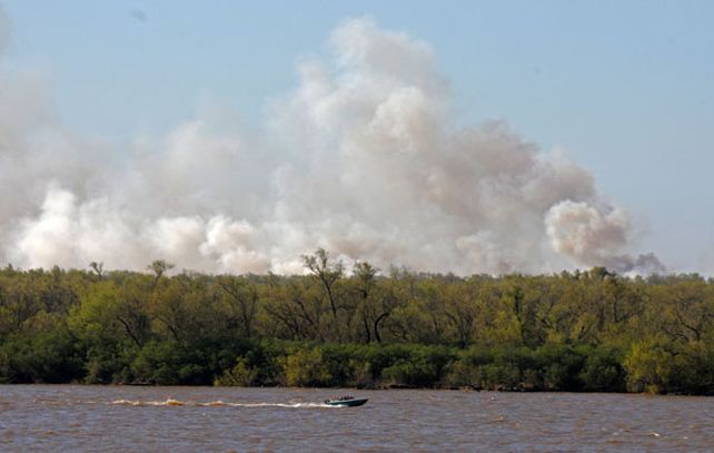 El humo en las islas entrerrianas