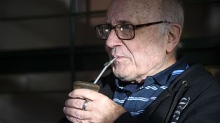 Edgardo Montaldo invitaba a matear con los vecinos de Ludueña.