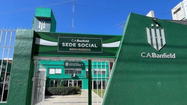 La sede de Banfield fue allanada debido a la investigación de Sur Finanzas.
