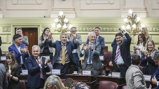 Tras la aprobación del nuevo texto, los convencionales de Unidos saltaron de sus bancas, entre aplausos y abrazos.