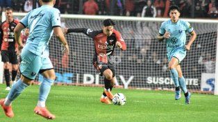 Colón saca pecho, no perdona y le gana por 2-0 a Defensores de Belgrano