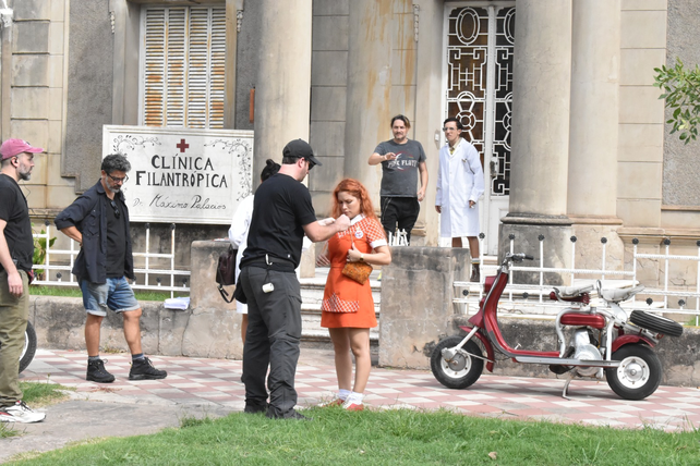 Elortondo se convirtió en un gran set de filmación. Más de 35 actores coparon el pueblo ante la algarabia de los vecinos.