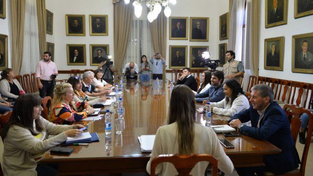 La oferta para estatales quedó a la espera de la transición