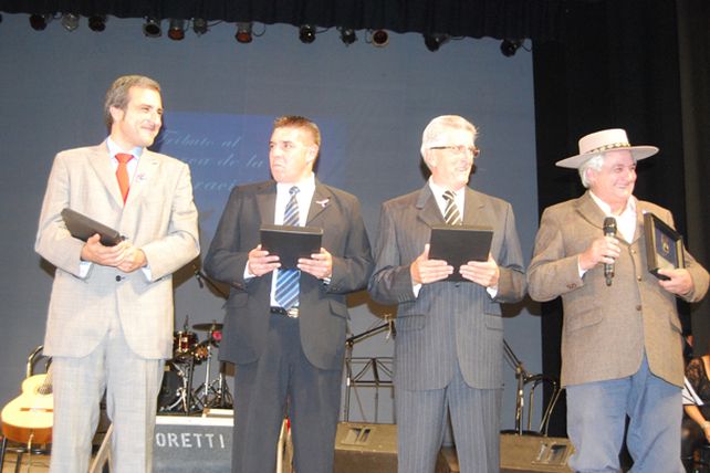 Exitosa noche de gala para recordar al Brigadier López en el Teatro Municipal