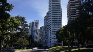 La torre Aqualina y a pocos metros la zona donde secuestraron en octubre a la mujer y al hijo de un empresario. Todo duró 16 horas.&nbsp;